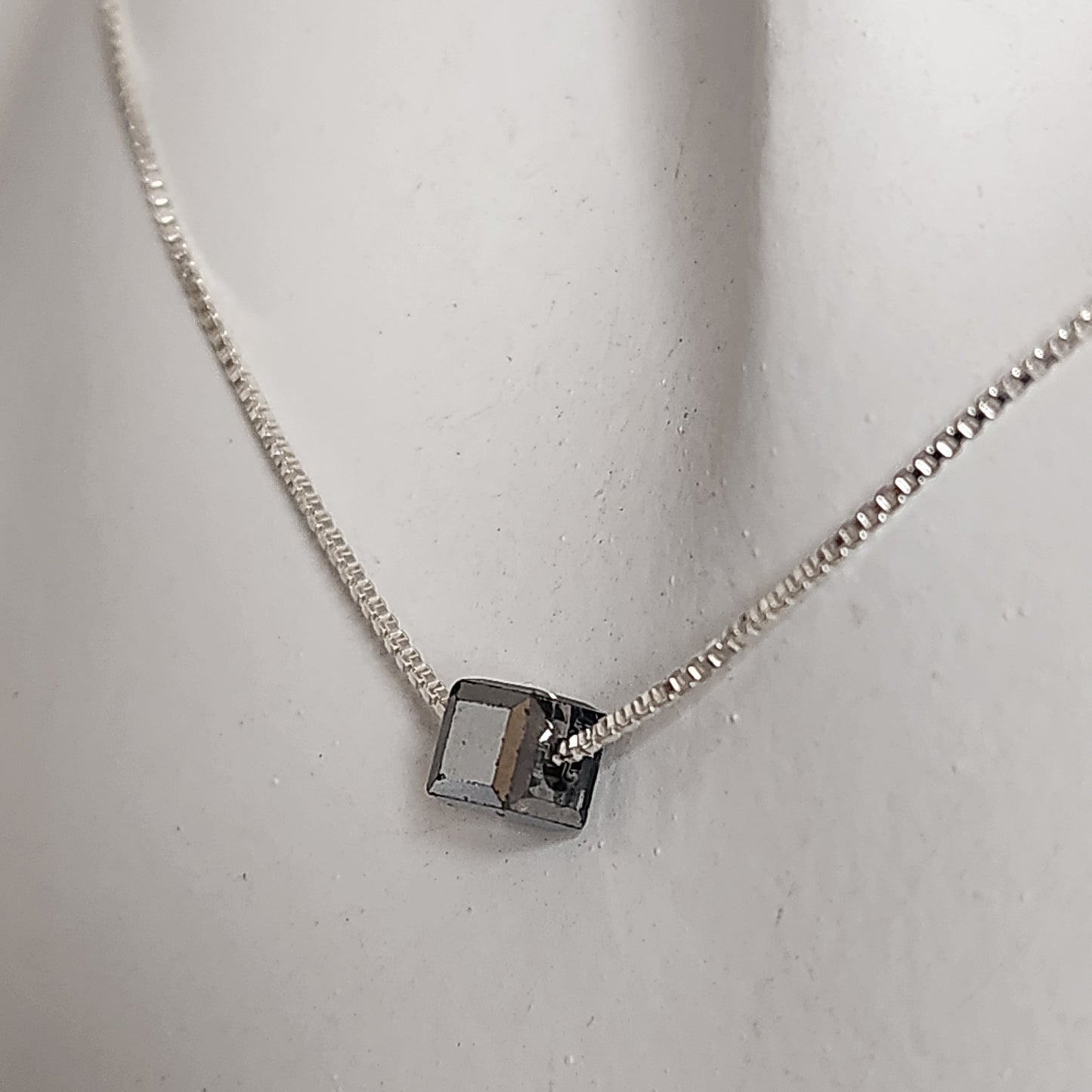 Collar Dije Cubo 4mm Cristal Swarovski Elements plata 925
