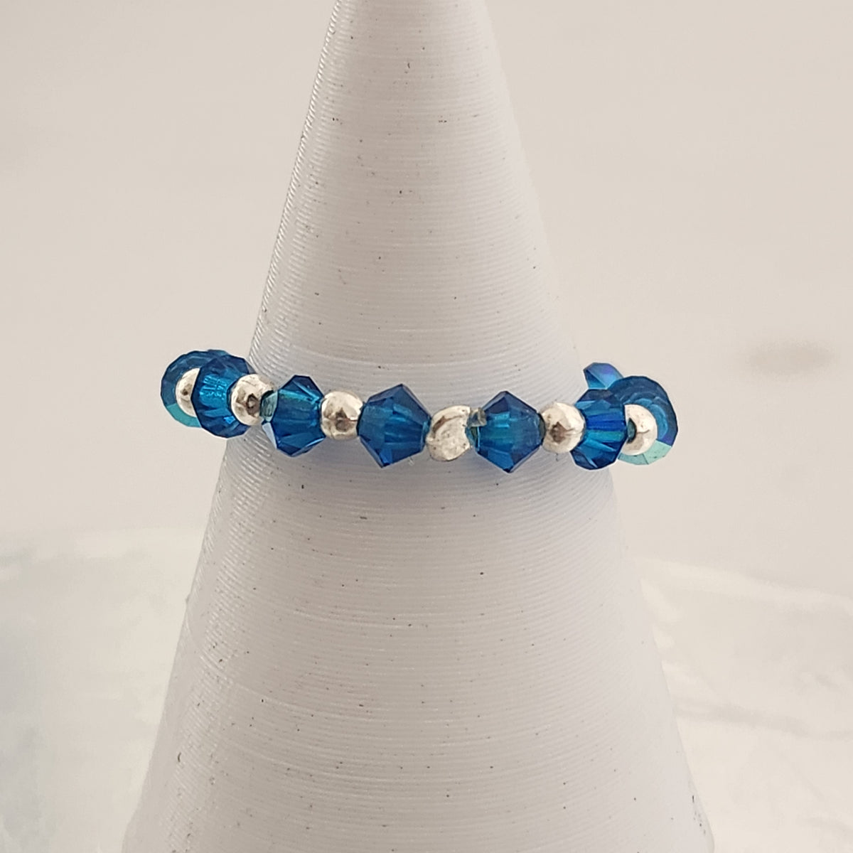 Anillo Sin Fin Biconos Piedras Swarovski 3mm y Plata 925