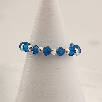 Anillo Sin Fin Biconos Piedras Swarovski 3mm y Plata 925