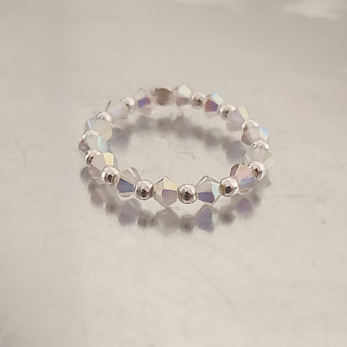 Anillo Sin Fin Biconos Piedras Swarovski 3mm y Plata 925