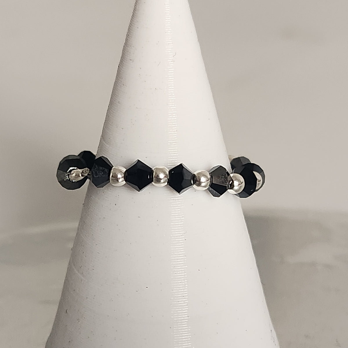 Anillo Sin Fin Biconos Piedras Swarovski 3mm y Plata 925
