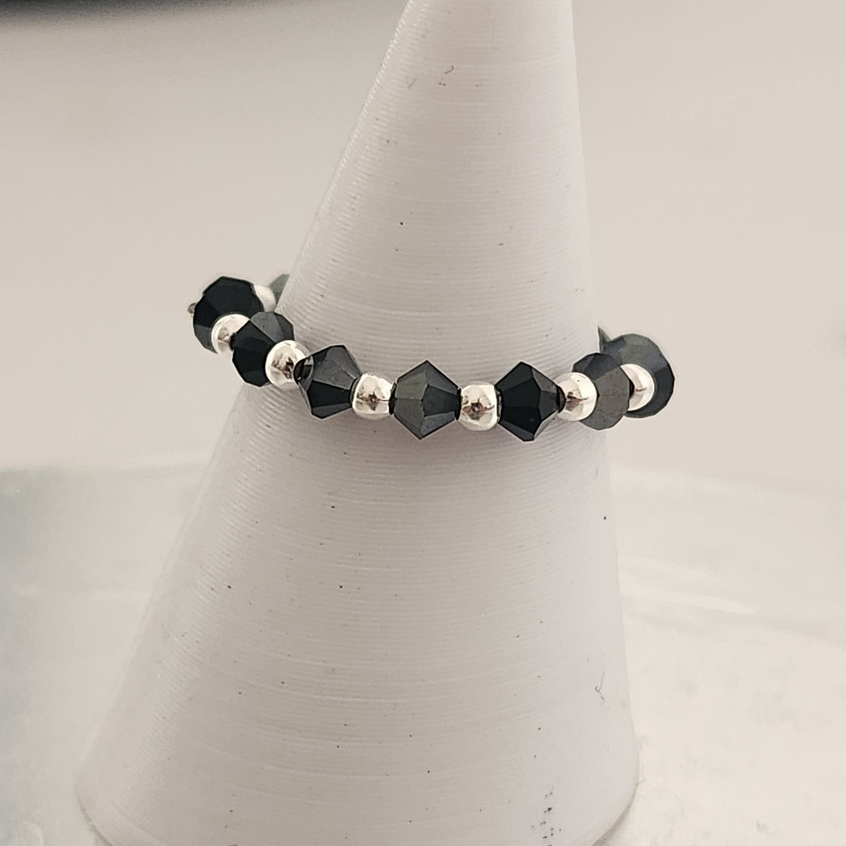 Anillo Sin Fin Biconos Piedras Swarovski 3mm y Plata 925
