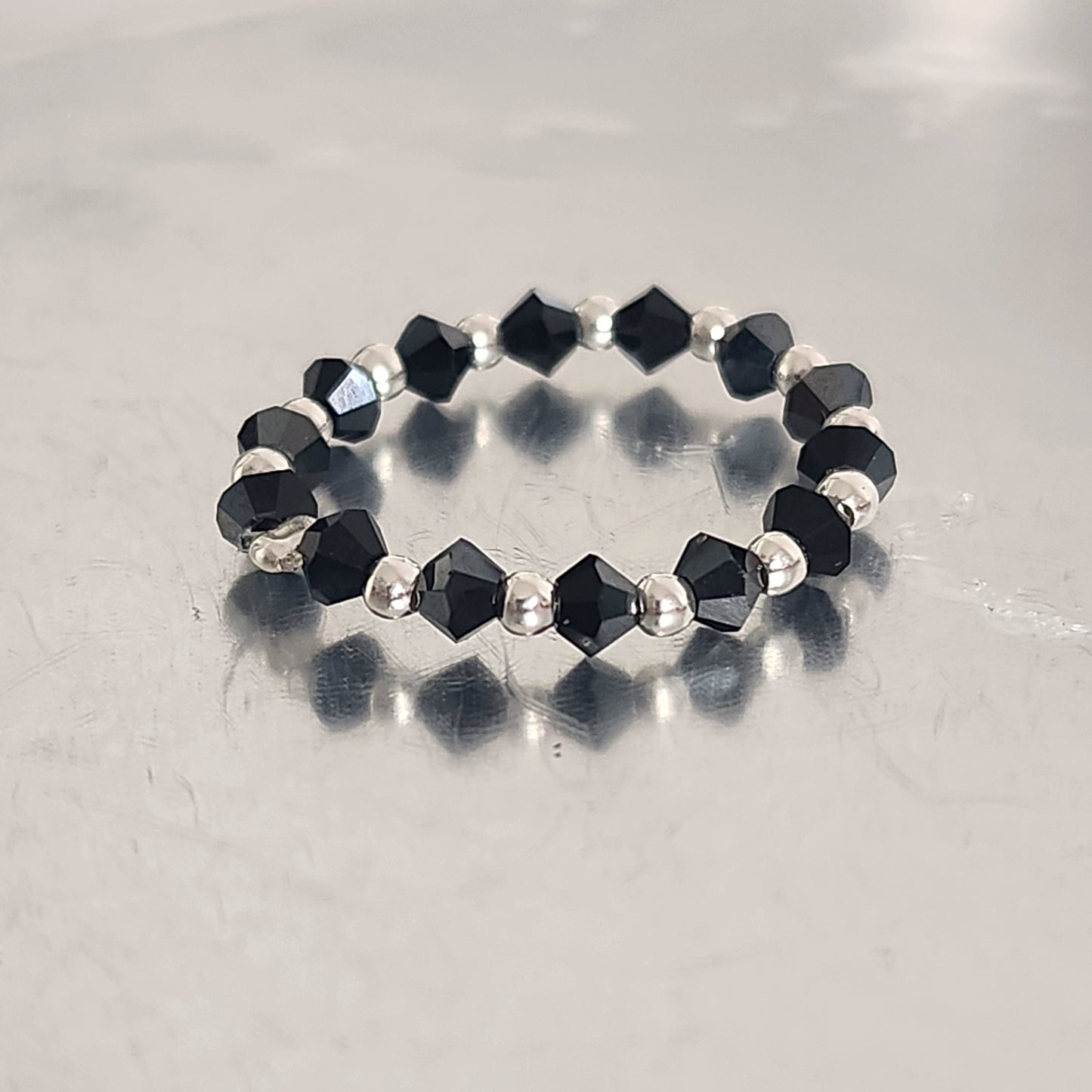Anillo Sin Fin Biconos Piedras Swarovski 3mm y Plata 925