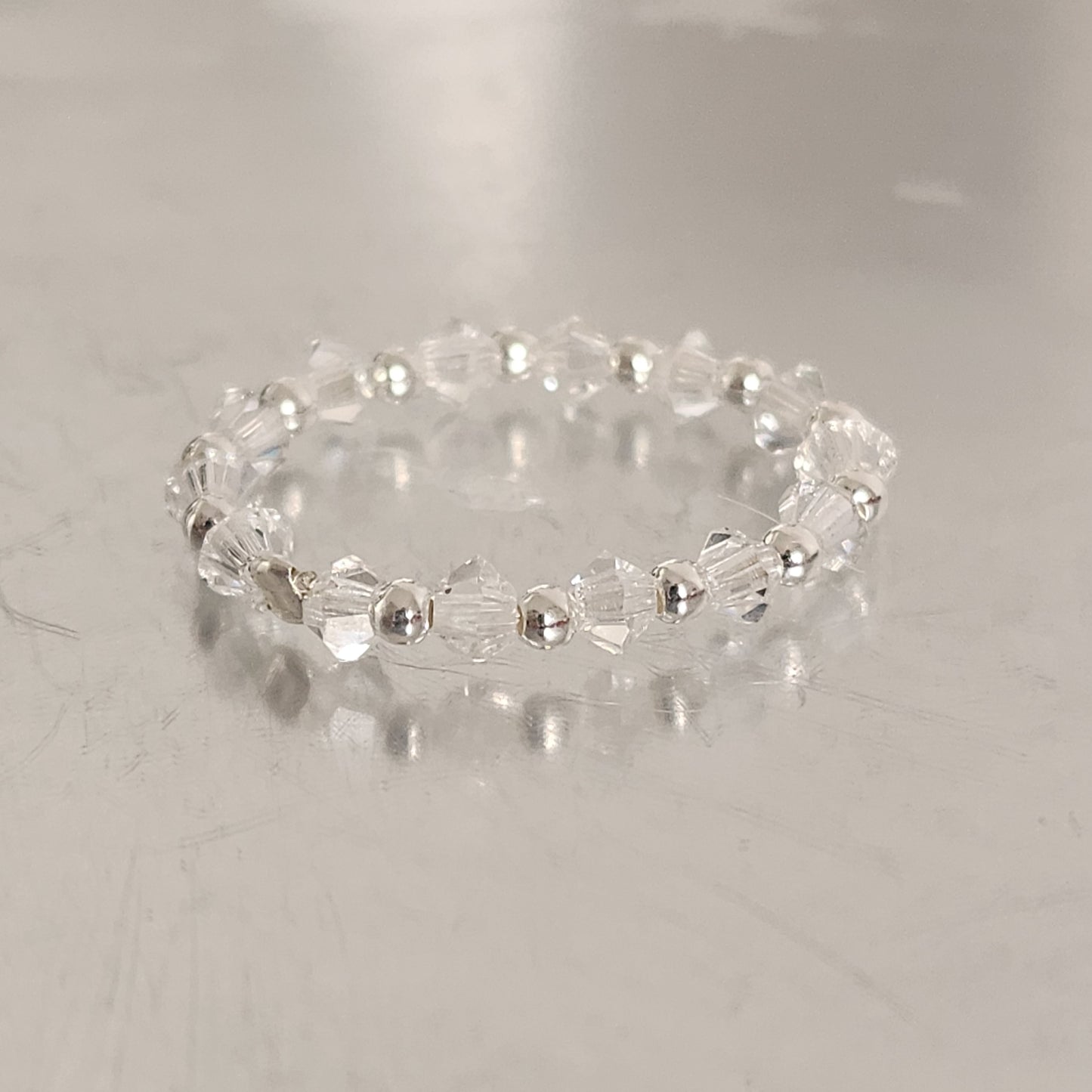 Anillo Sin Fin Biconos Piedras Swarovski 3mm y Plata 925
