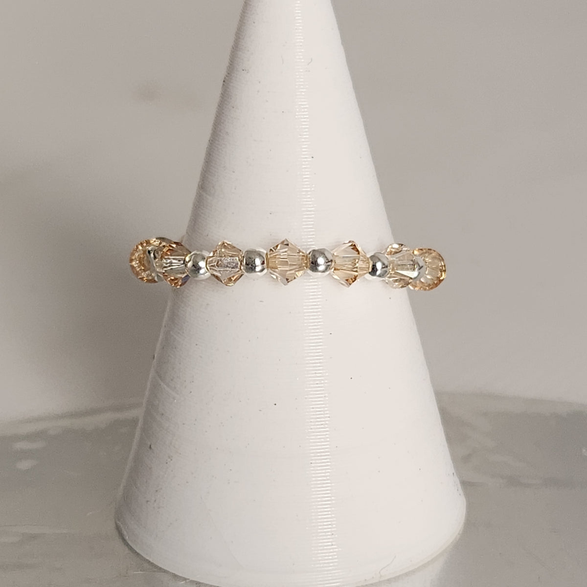 Anillo Sin Fin Biconos Piedras Swarovski 3mm y Plata 925