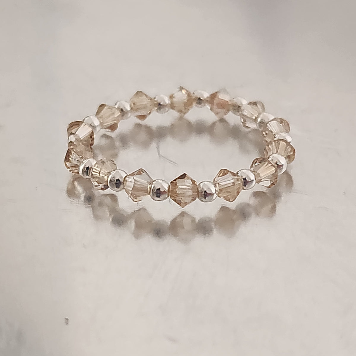 Anillo Sin Fin Biconos Piedras Swarovski 3mm y Plata 925