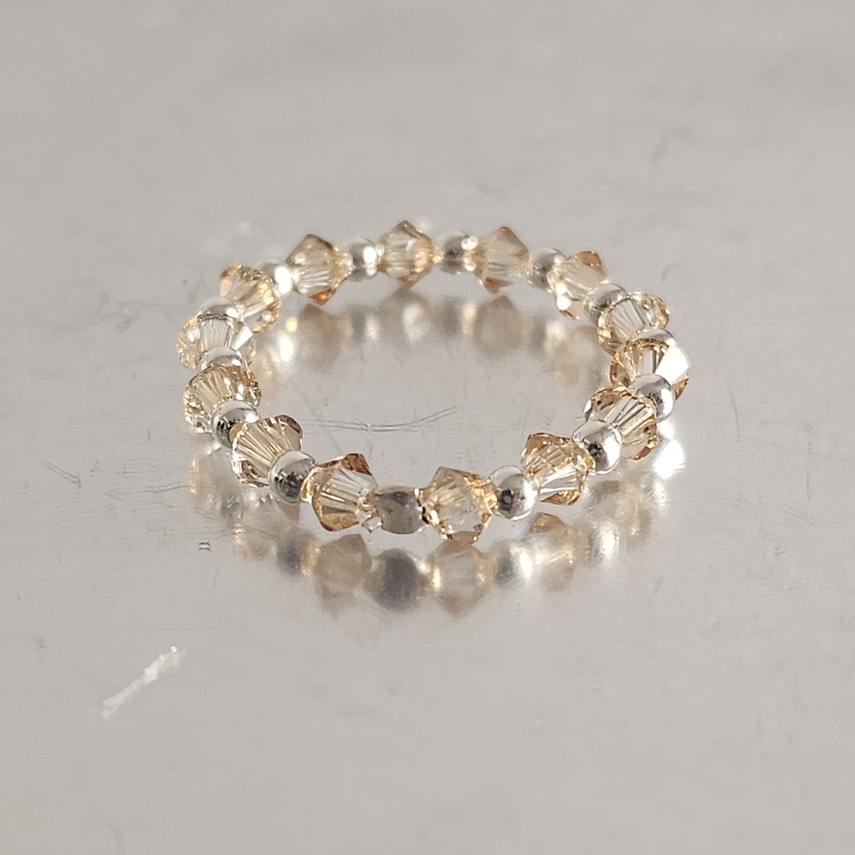 Anillo Sin Fin Biconos Piedras Swarovski 3mm y Plata 925