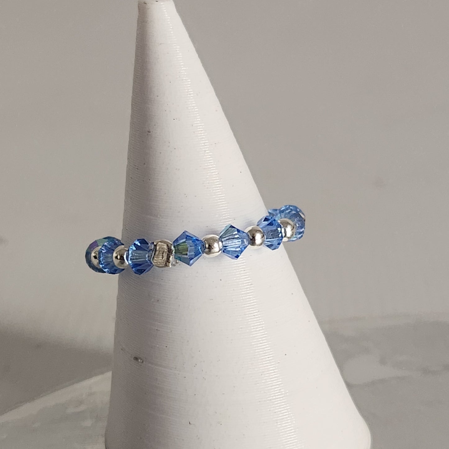 Anillo Sin Fin Biconos Piedras Swarovski 3mm y Plata 925