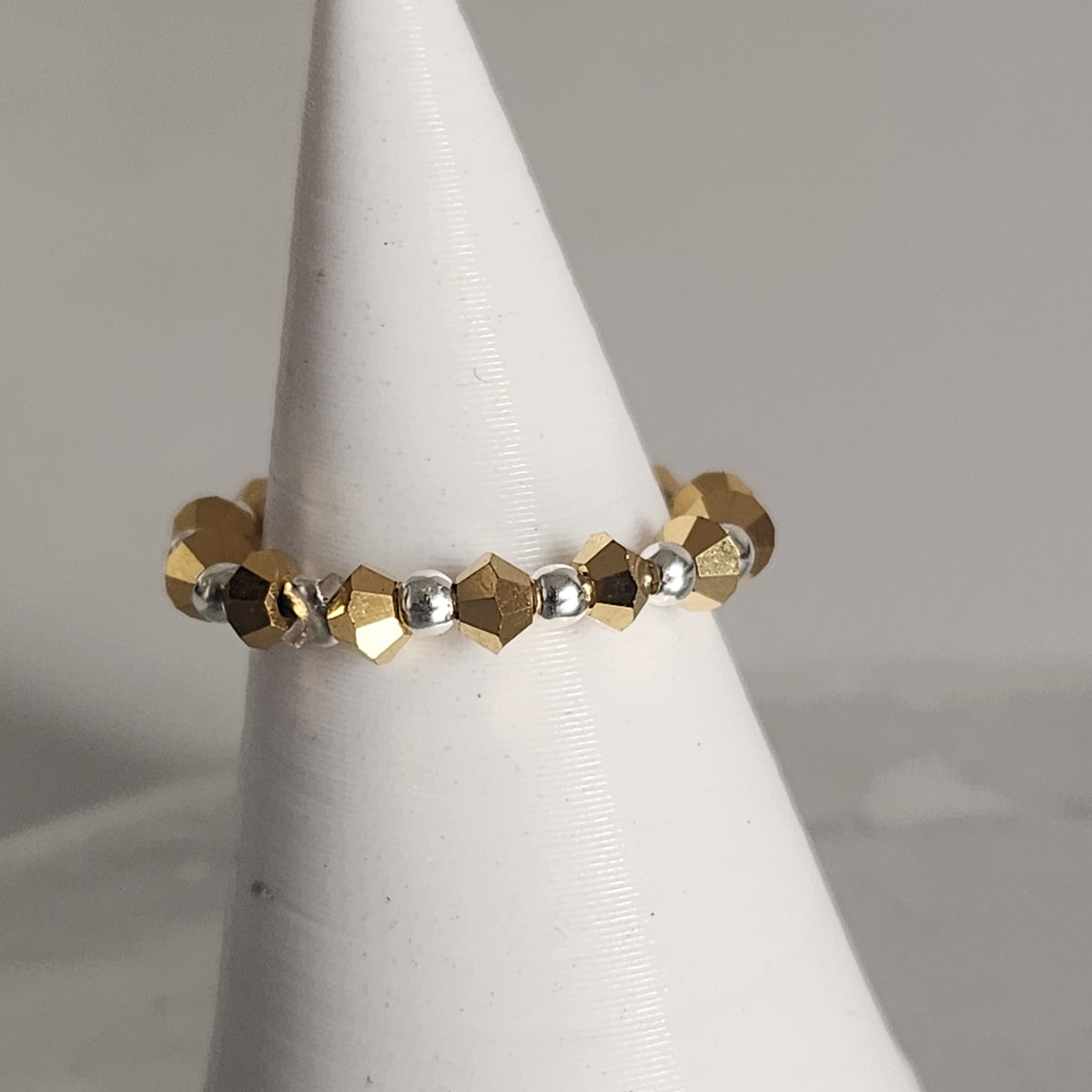 Anillo Sin Fin Biconos Piedras Swarovski 3mm y Plata 925